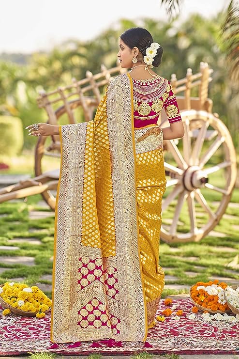 MANOHARI adorable woven pattern Banarasi Silk saree for women with Blouse Piece 